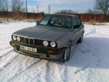 BMW 318 i E 30 r. v1988