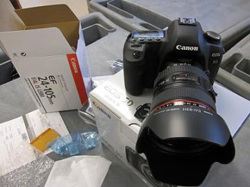 Canon EOS 5D Mark II 21MP DSLR Camera+with 24